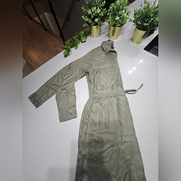 NWOT H&M (DIVIDED) Jolie robe chemisier neuve vert kaki ajustable à la taille - Picture 7 of 7